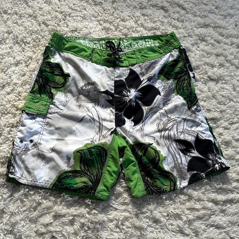 Point Zero Men’s Green and Black Floral Swim Shorts, Lg